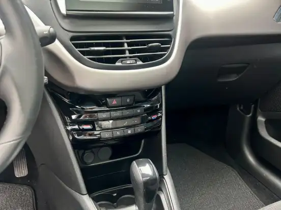 PEUGEOT-208-1.6 GRIFFE 16V FLEX 4P AUTOMÁTICO PEUGEOT-208-2019