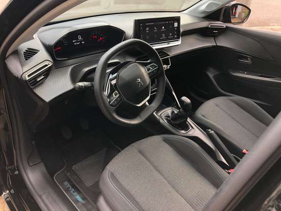 PEUGEOT-208-2023