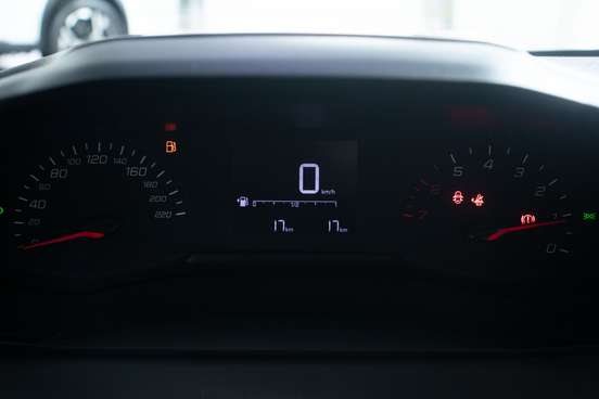 PEUGEOT-208-2025