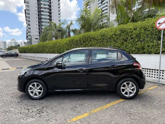 PEUGEOT-208-2015