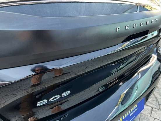PEUGEOT-208-2023