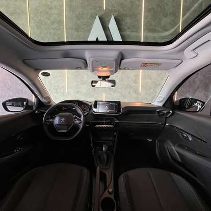 PEUGEOT-208-2021