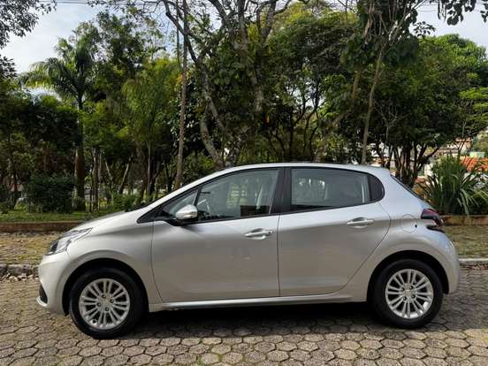 PEUGEOT-208-2016
