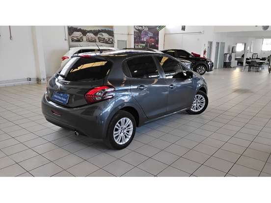 PEUGEOT-208-2017