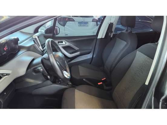 PEUGEOT-208-2017