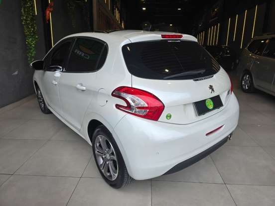PEUGEOT-208-2015