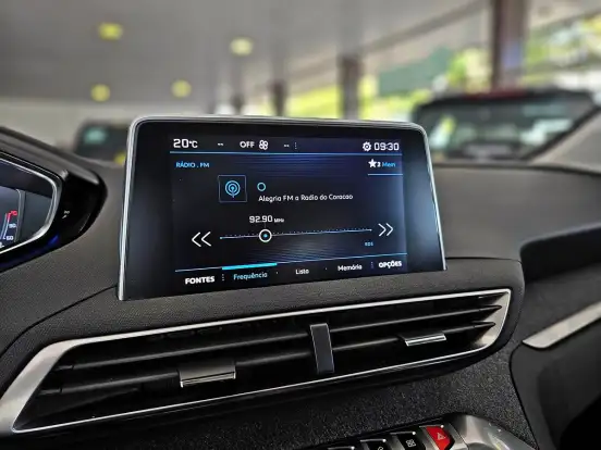 PEUGEOT-3008-2018