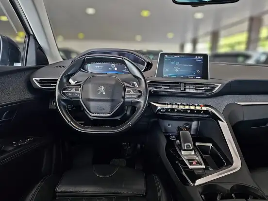 PEUGEOT-3008-2018