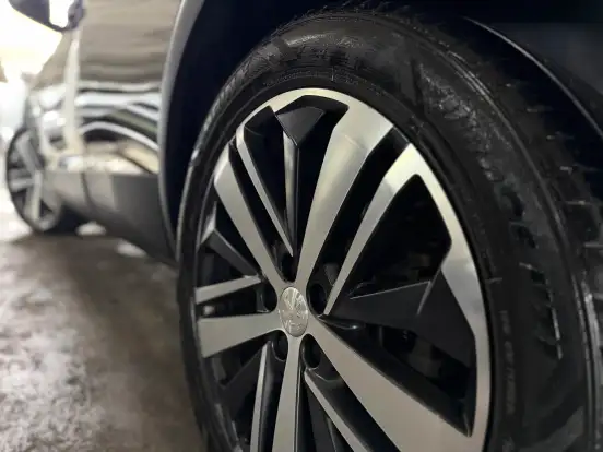 PEUGEOT-3008-2018