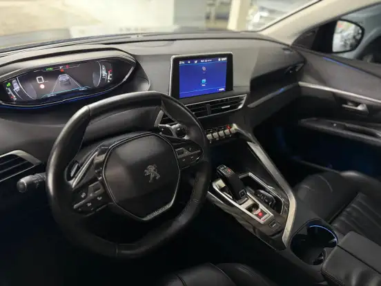 PEUGEOT-3008-2018