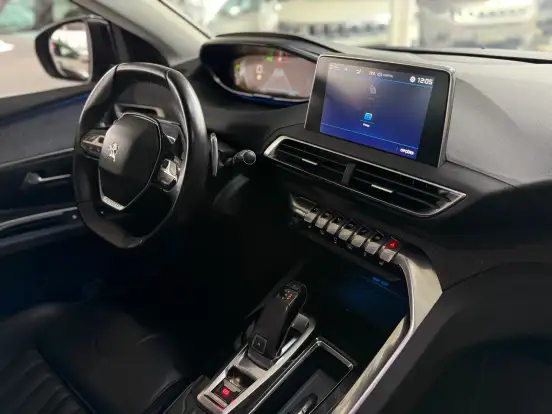 PEUGEOT-3008-2018