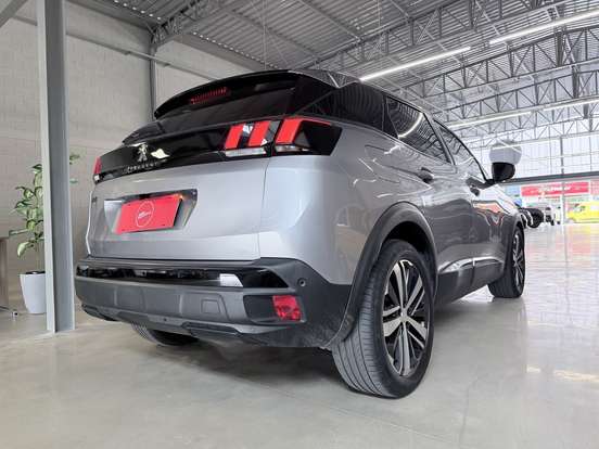 PEUGEOT-3008-2020