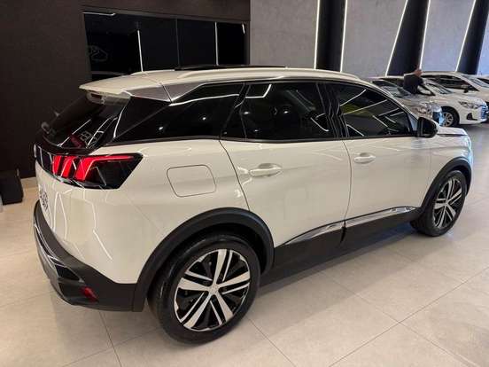 PEUGEOT-3008-2017
