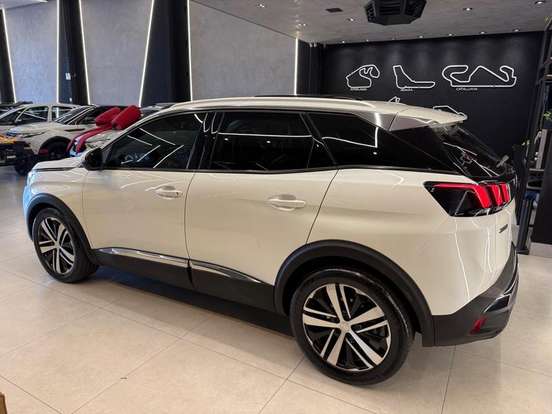 PEUGEOT-3008-2017