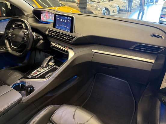 PEUGEOT-3008-2017