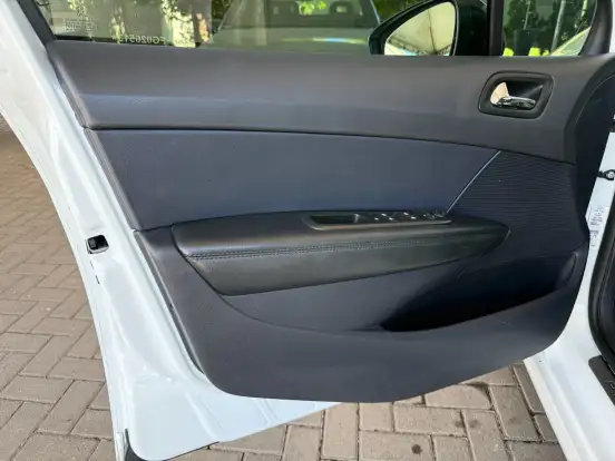 PEUGEOT-308-1.6 GRIFFE THP 16V GASOLINA 4P AUTOMÁTICO PEUGEOT-308-2015