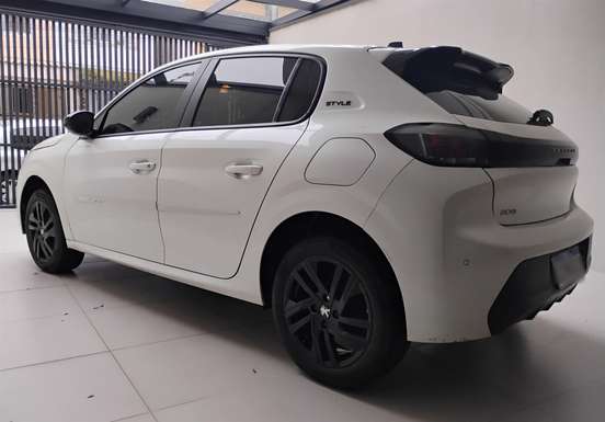 PEUGEOT-208-2023