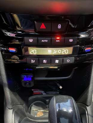 PEUGEOT-208-2018