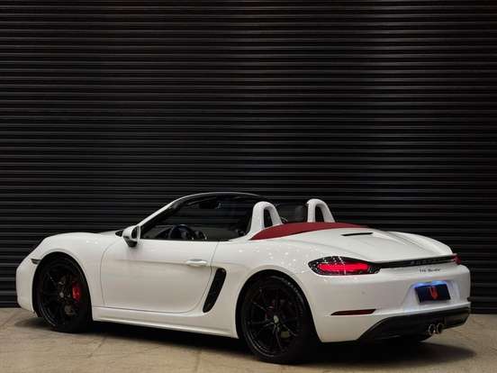 PORSCHE-718-2016