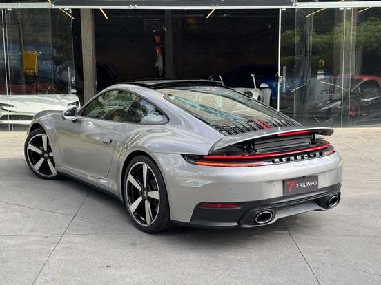 PORSCHE-911-2025