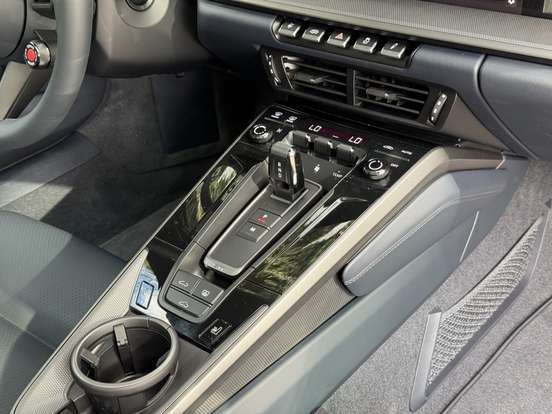 PORSCHE-911-2025