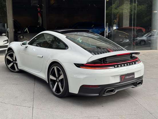 PORSCHE-911-2025