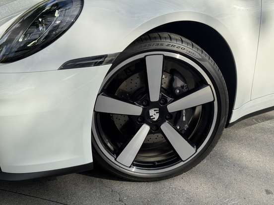 PORSCHE-911-2025