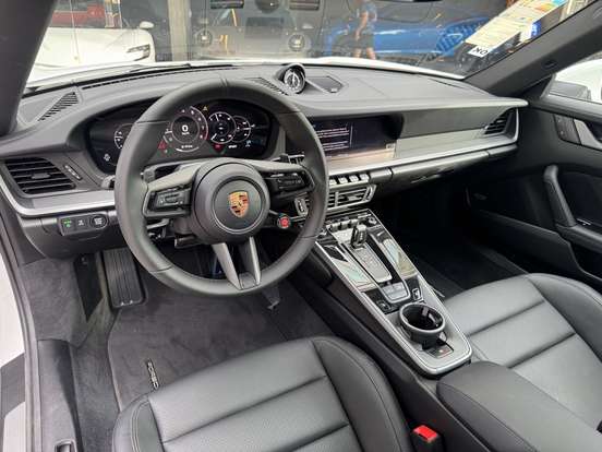 PORSCHE-911-2025