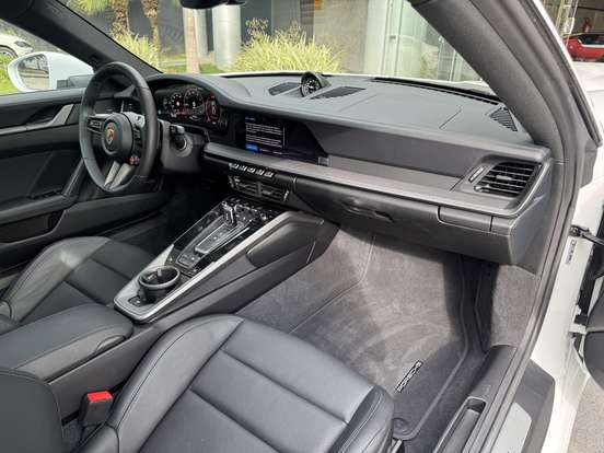 PORSCHE-911-2025