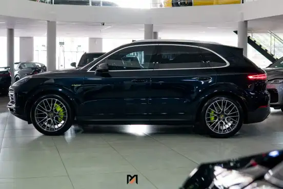 PORSCHE-CAYENNE-2021
