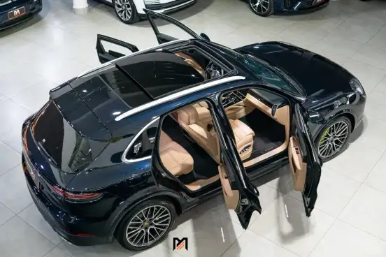 PORSCHE-CAYENNE-2021