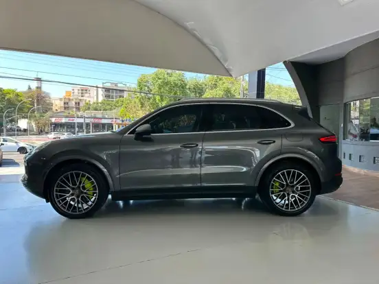 PORSCHE-CAYENNE-2019