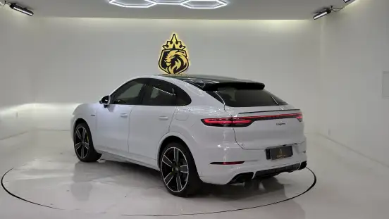 PORSCHE-CAYENNE-2022