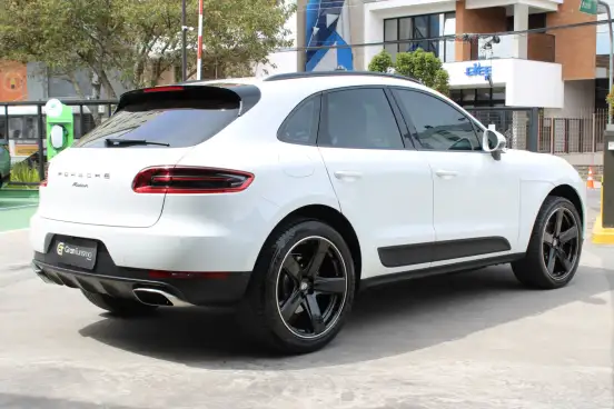 PORSCHE-MACAN-2016
