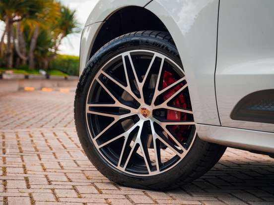 PORSCHE-MACAN-2024