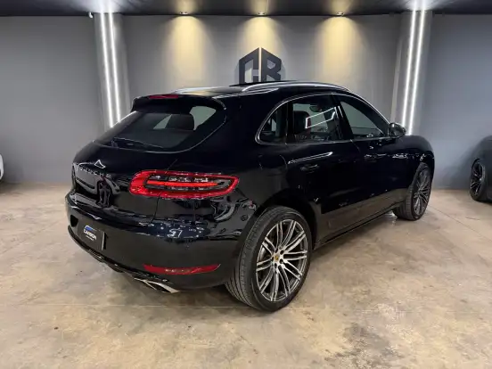 PORSCHE-MACAN-2015