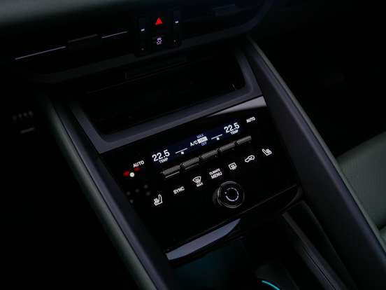 PORSCHE-MACAN-2025