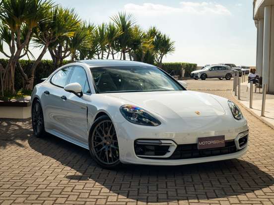 PORSCHE-PANAMERA-2023