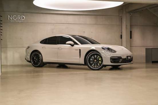 PORSCHE-PANAMERA-2022