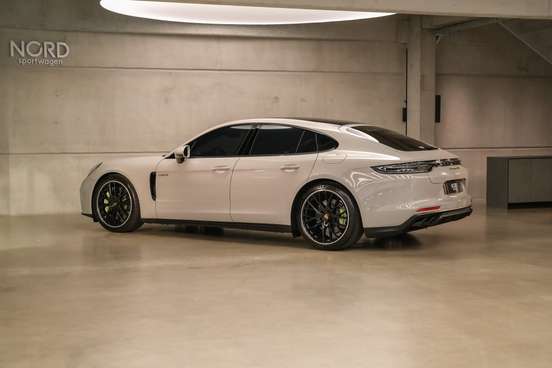 PORSCHE-PANAMERA-2022