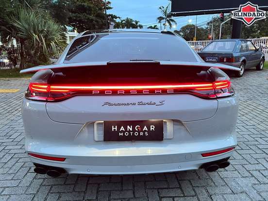 PORSCHE-PANAMERA-2023