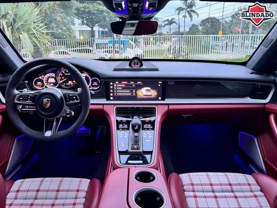 PORSCHE-PANAMERA-2023