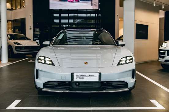 PORSCHE-TAYCAN-2025