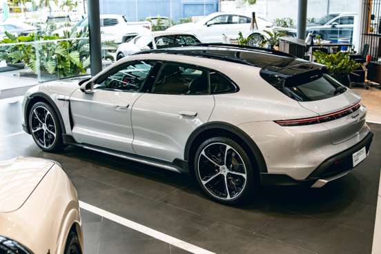 PORSCHE-TAYCAN-2025