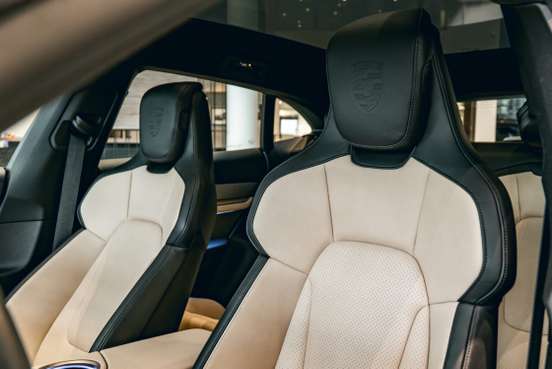 PORSCHE-TAYCAN-2025