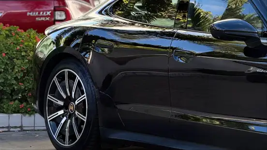PORSCHE-TAYCAN-2023
