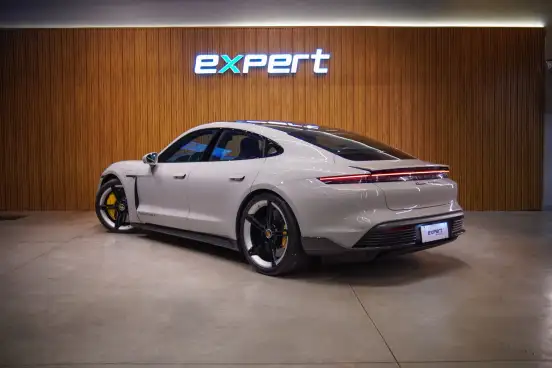 PORSCHE-TAYCAN-2022