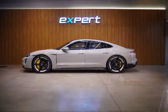 PORSCHE-TAYCAN-2022