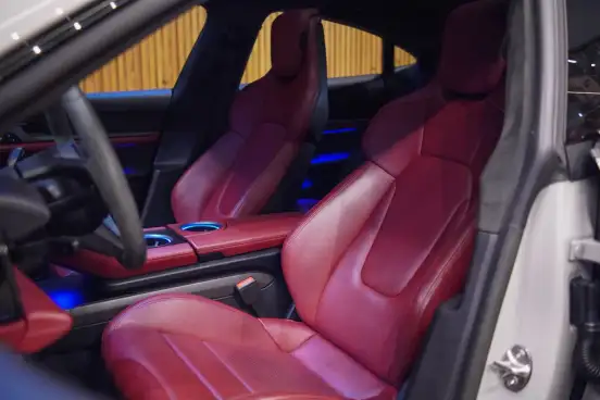 PORSCHE-TAYCAN-2022