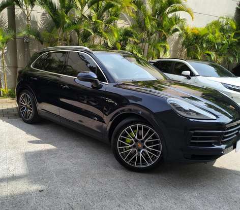 PORSCHE-CAYENNE-2022